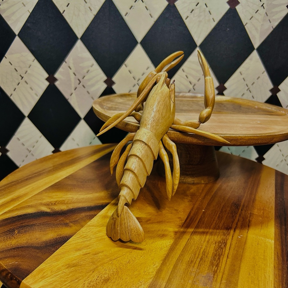 Vintage Hand-Carved Wooden Lobster Sculpture – Nautical Mid-Century Elegance - Picture 3 of 8